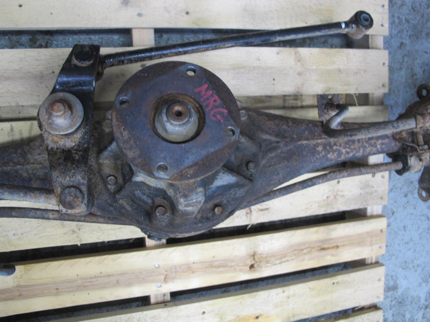 84-85 Mazda RX7 FB GS A/T Rear Axle Differential Carrier 3.9 Ratio w Drum Brakes