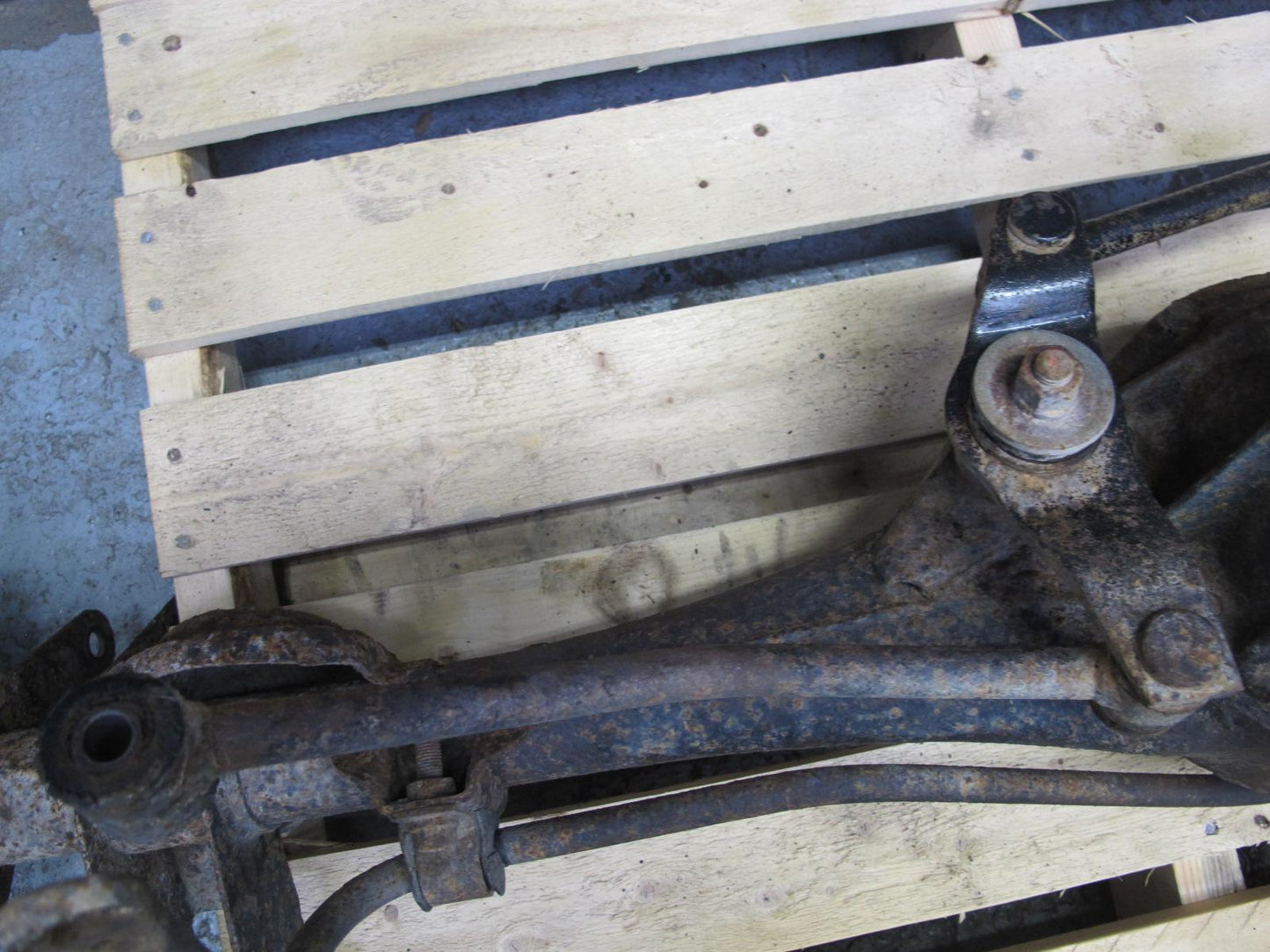 84-85 Mazda RX7 FB GS A/T Rear Axle Differential Carrier 3.9 Ratio w Drum Brakes