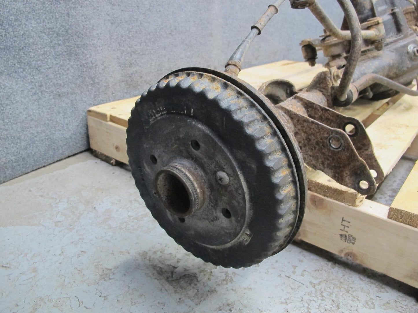 84-85 Mazda RX7 FB GS A/T Rear Axle Differential Carrier 3.9 Ratio w Drum Brakes