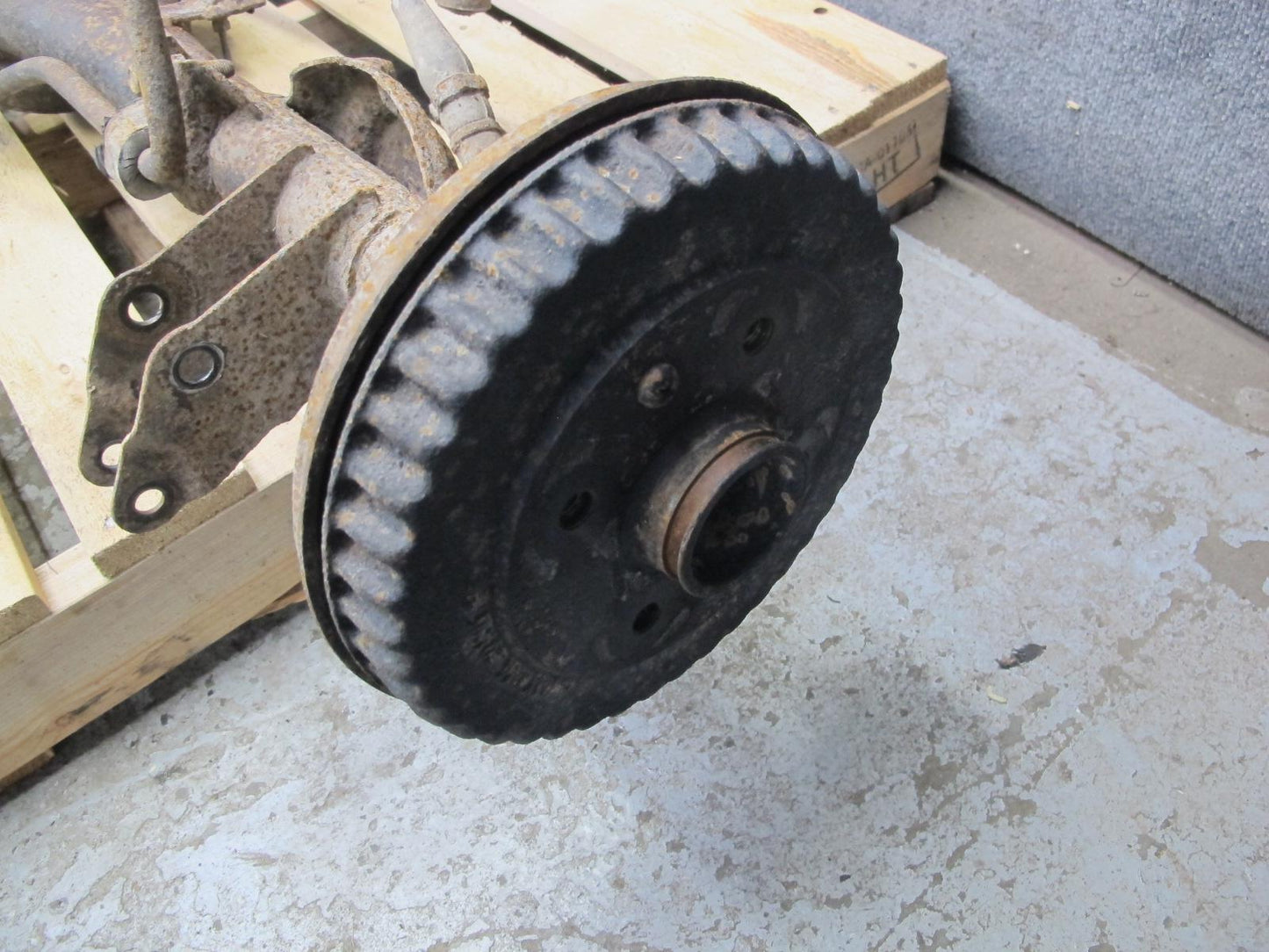 84-85 Mazda RX7 FB GS A/T Rear Axle Differential Carrier 3.9 Ratio w Drum Brakes
