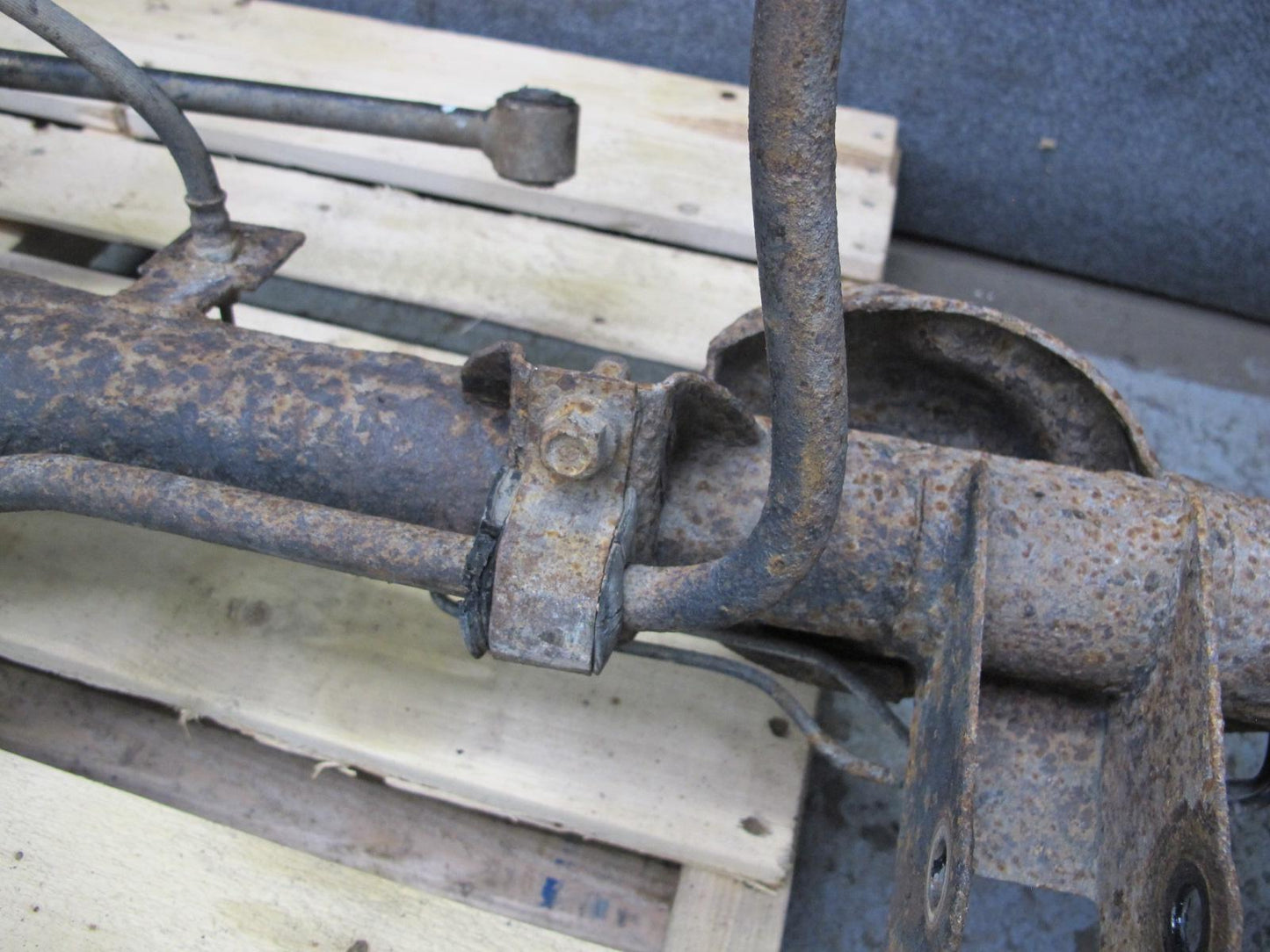 84-85 Mazda RX7 FB GS A/T Rear Axle Differential Carrier 3.9 Ratio w Drum Brakes
