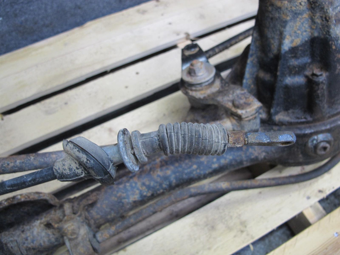 84-85 Mazda RX7 FB GS A/T Rear Axle Differential Carrier 3.9 Ratio w Drum Brakes