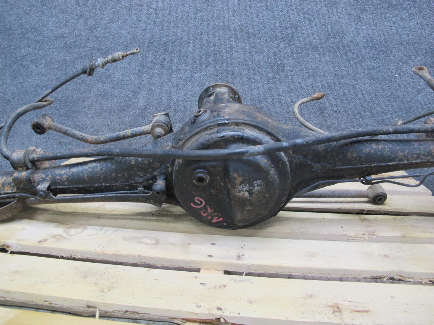 84-85 Mazda RX7 FB GS A/T Rear Axle Differential Carrier 3.9 Ratio w Drum Brakes