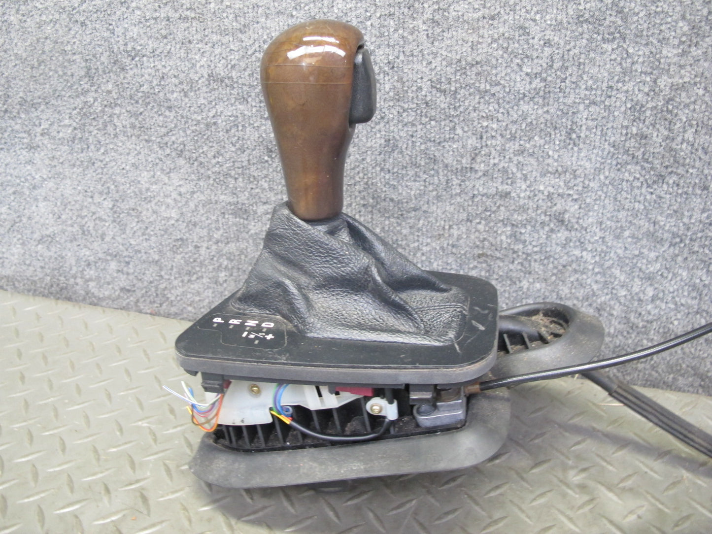 01-06 BMW E46 3-SERIES A/T Automatic Transmission Shifter w Cable 7515261 OEM