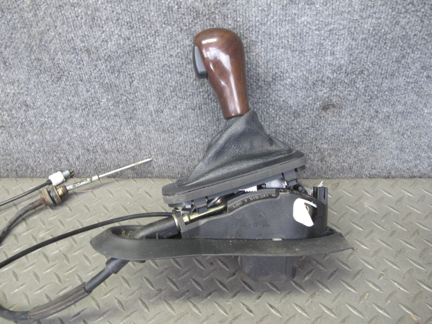01-06 BMW E46 3-SERIES A/T Automatic Transmission Shifter w Cable 7515261 OEM