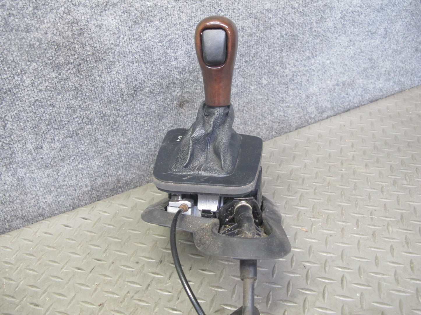 01-06 BMW E46 3-SERIES A/T Automatic Transmission Shifter w Cable 7515261 OEM
