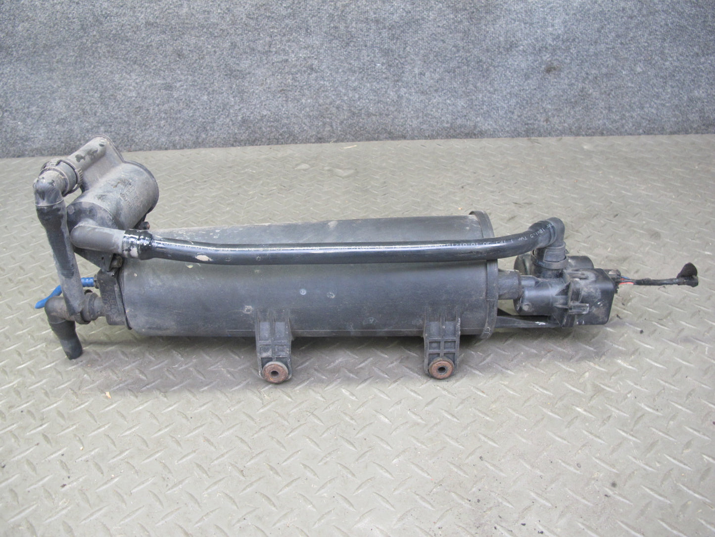01-06 BMW E46 3-SERIES Fuel Evap Vapor Charcoal Canister 6752223 OEM