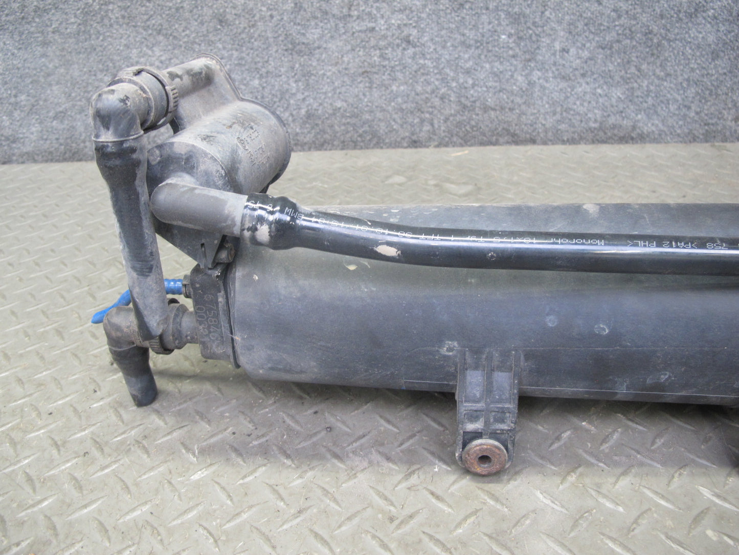 01-06 BMW E46 3-SERIES Fuel Evap Vapor Charcoal Canister 6752223 OEM