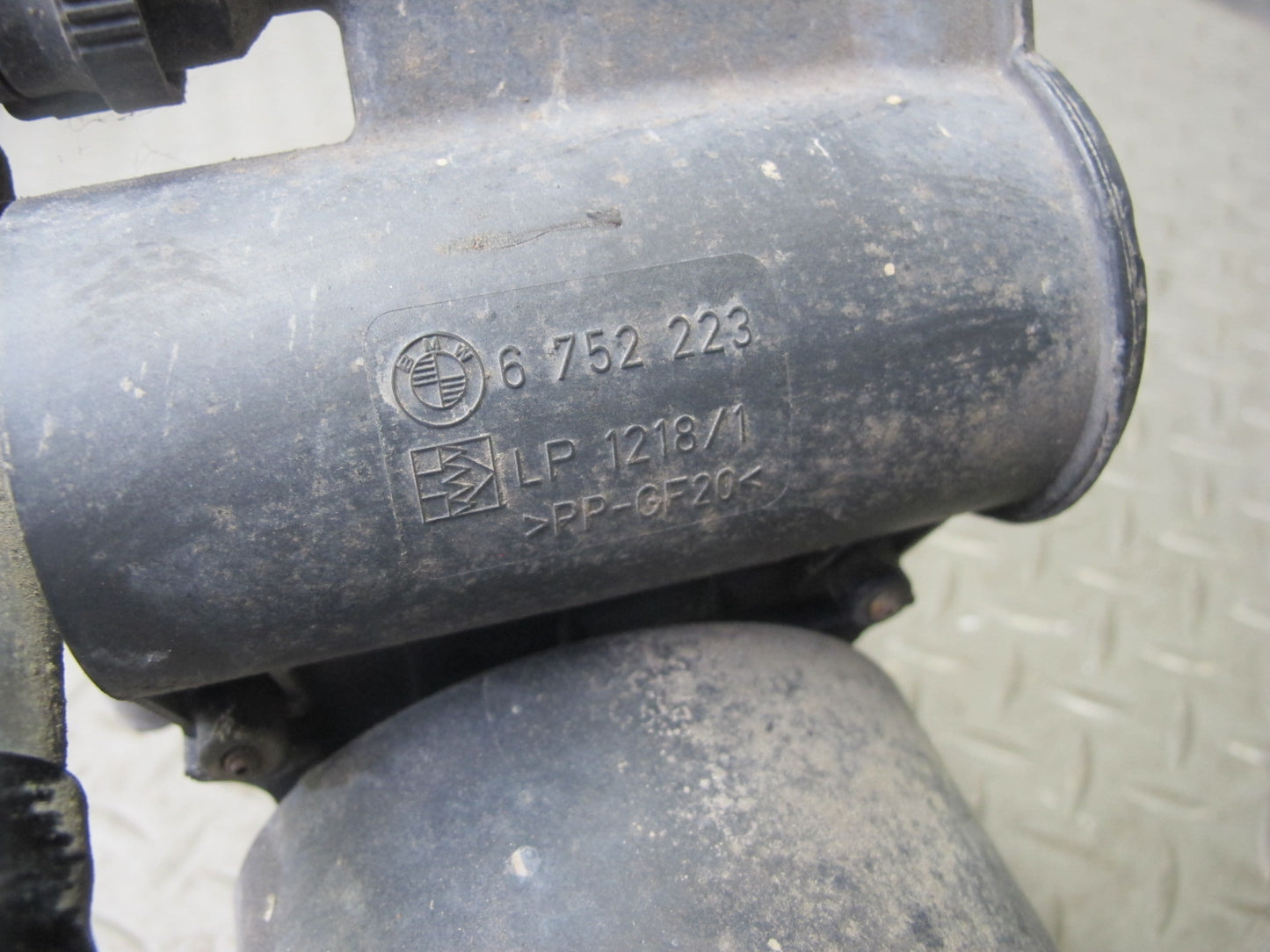 01-06 BMW E46 3-SERIES Fuel Evap Vapor Charcoal Canister 6752223 OEM