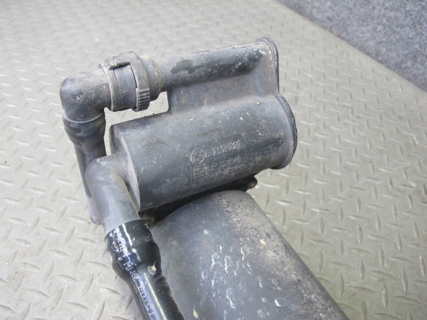 01-06 BMW E46 3-SERIES Fuel Evap Vapor Charcoal Canister 6752223 OEM
