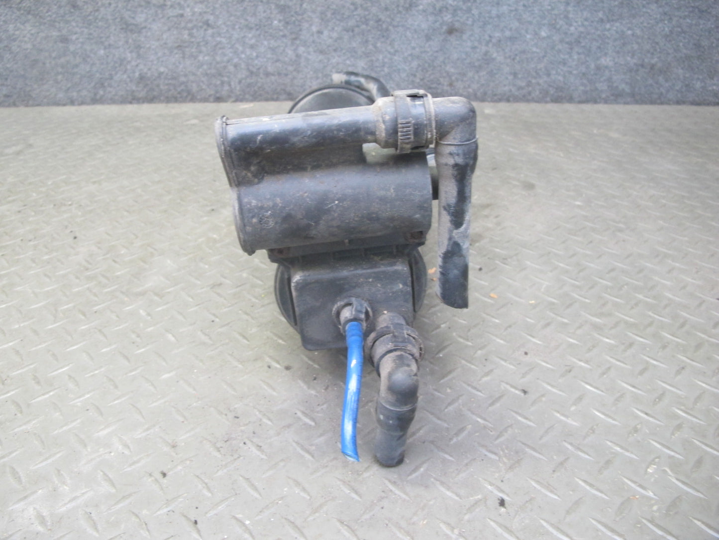 01-06 BMW E46 3-SERIES Fuel Evap Vapor Charcoal Canister 6752223 OEM
