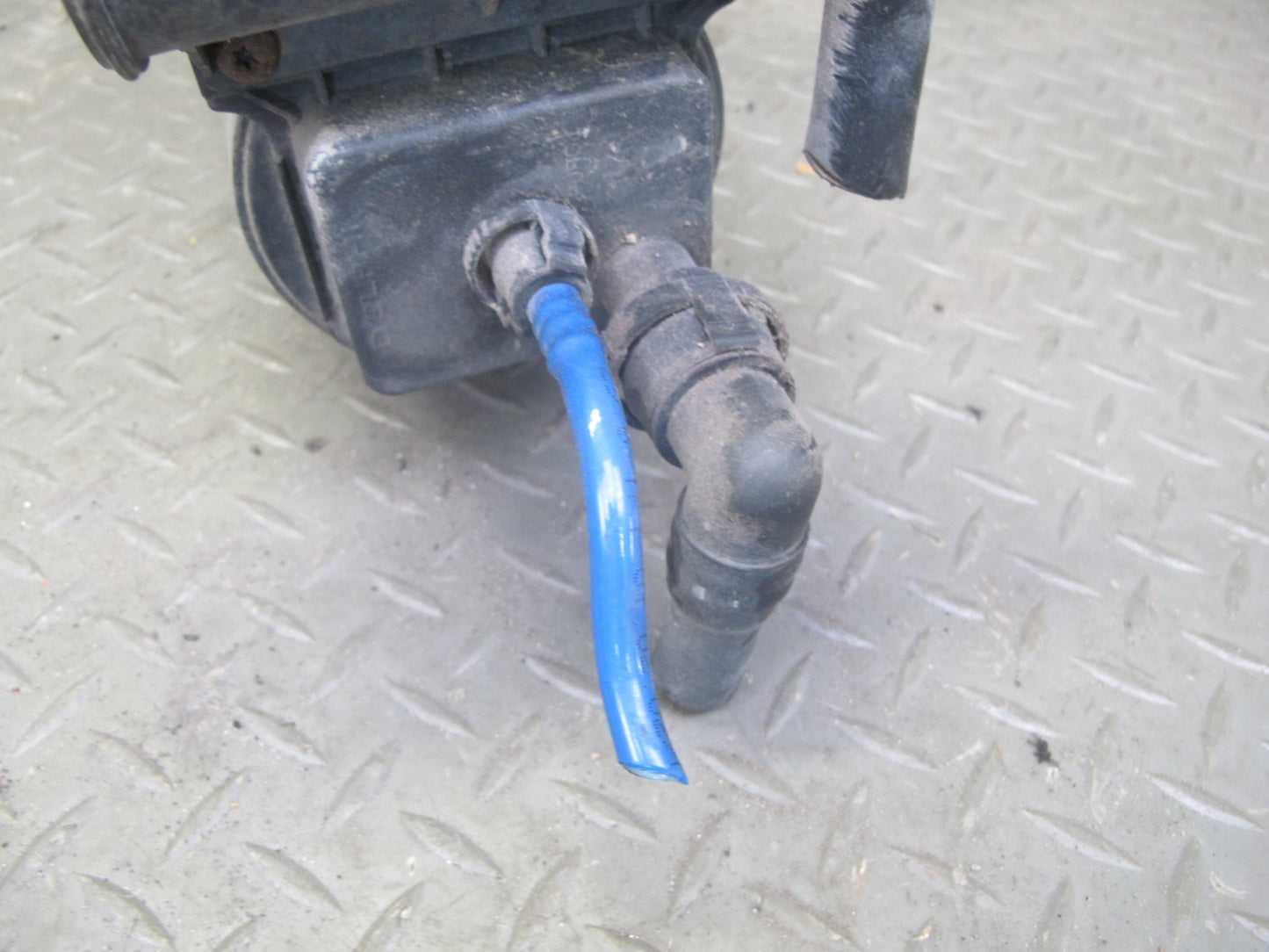 01-06 BMW E46 3-SERIES Fuel Evap Vapor Charcoal Canister 6752223 OEM