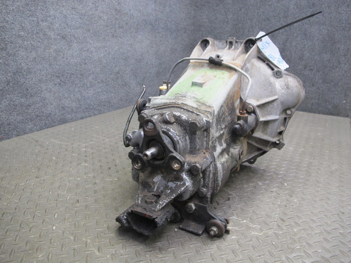74-76 Mercedes W115 240D OM616 4-SPEED M/T Manual Transmission OEM