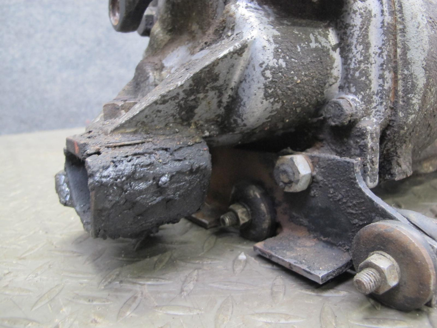 74-76 Mercedes W115 240D OM616 4-SPEED M/T Manual Transmission OEM