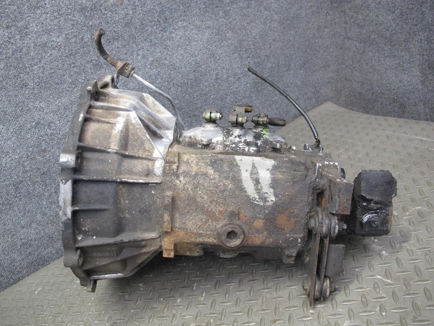74-76 Mercedes W115 240D OM616 4-SPEED M/T Manual Transmission OEM