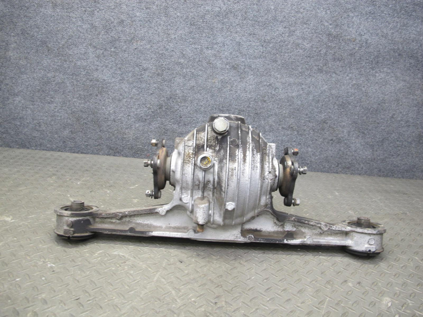 86-88 Mazda RX7 Coupe NA MT 5 Speed LSD Rear Differential Carrier 4.10 Ratio OEM