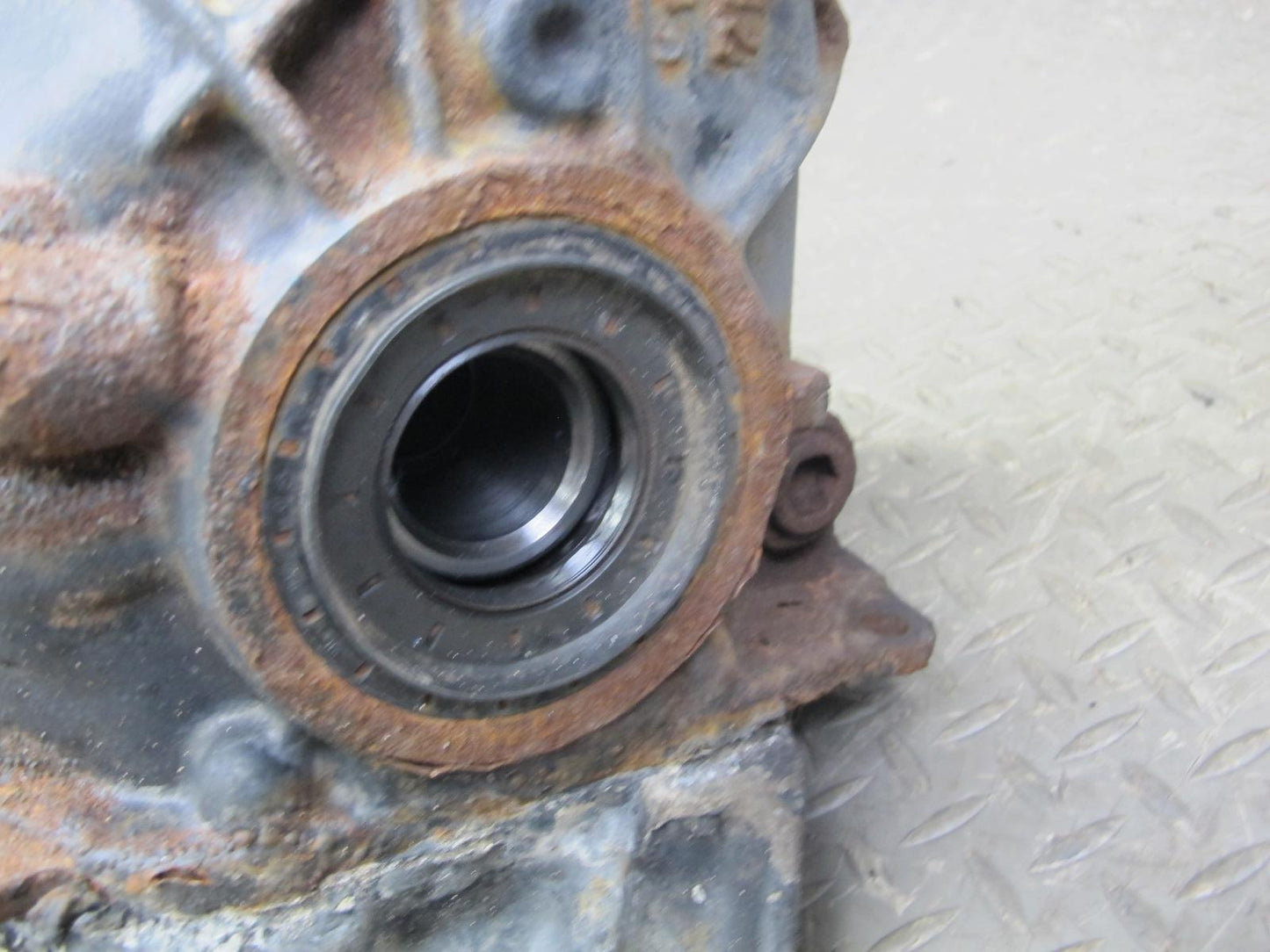 12-18 Mercedes W166 GLE350 ML350 AWD Rear Differential Carrier 3.67 Ratio OEM