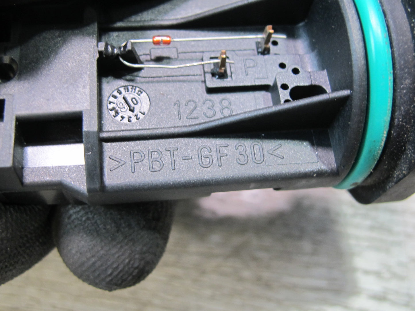 2006-2010 BMW E63 E64 M6 Mass Air Flow Meter MAF Sensor 7830359