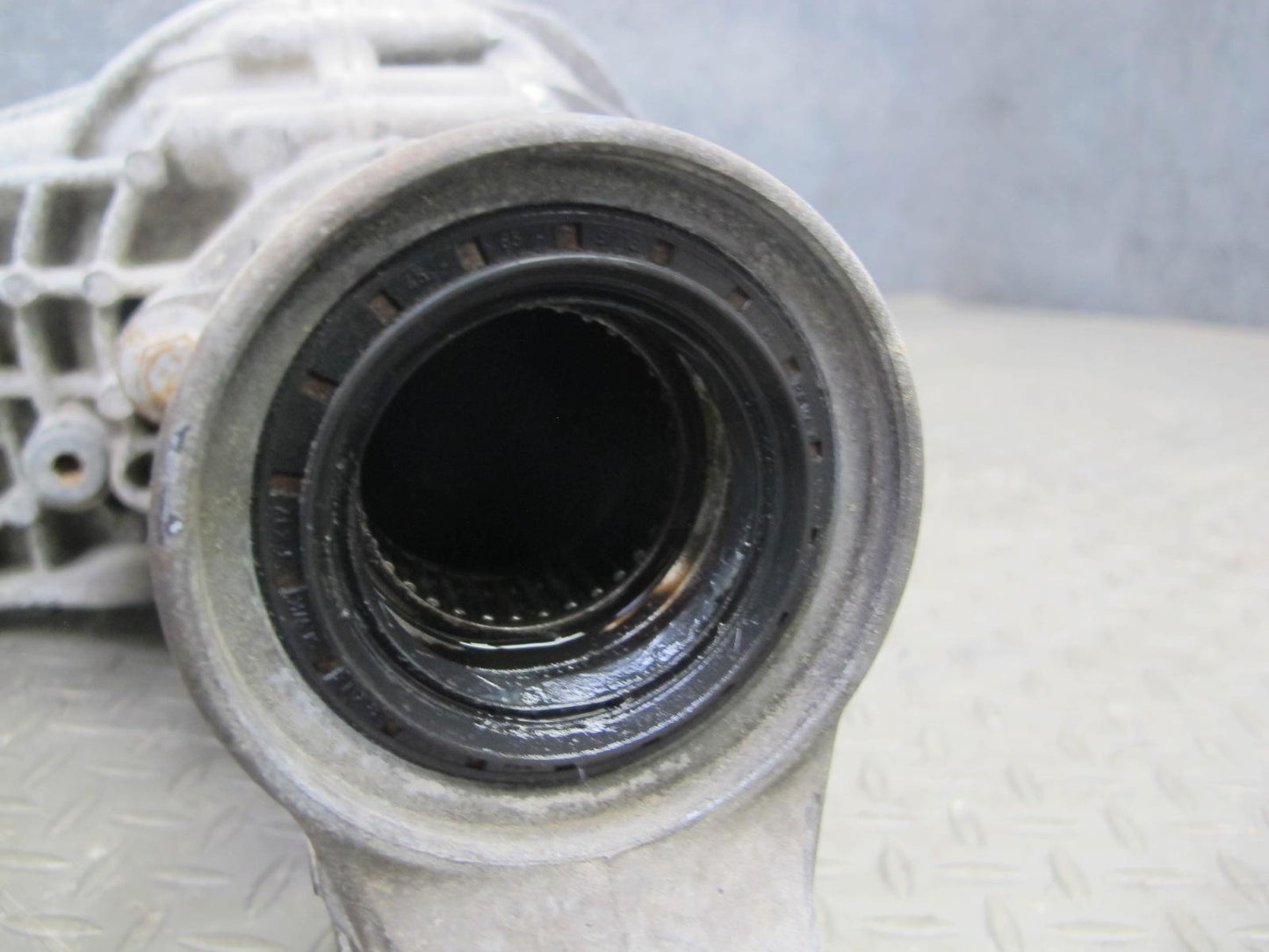 12-18 Mercedes W166 GLE350 ML350 AWD Front Differential Carrier 3.70 Ratio OEM