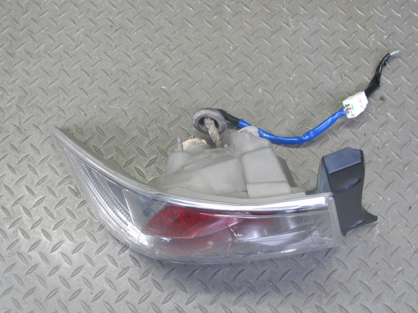 04-05 Lexus JCE10L IS300 Sedan Rear Left Driver Side Outer Tail Light Lamp OEM