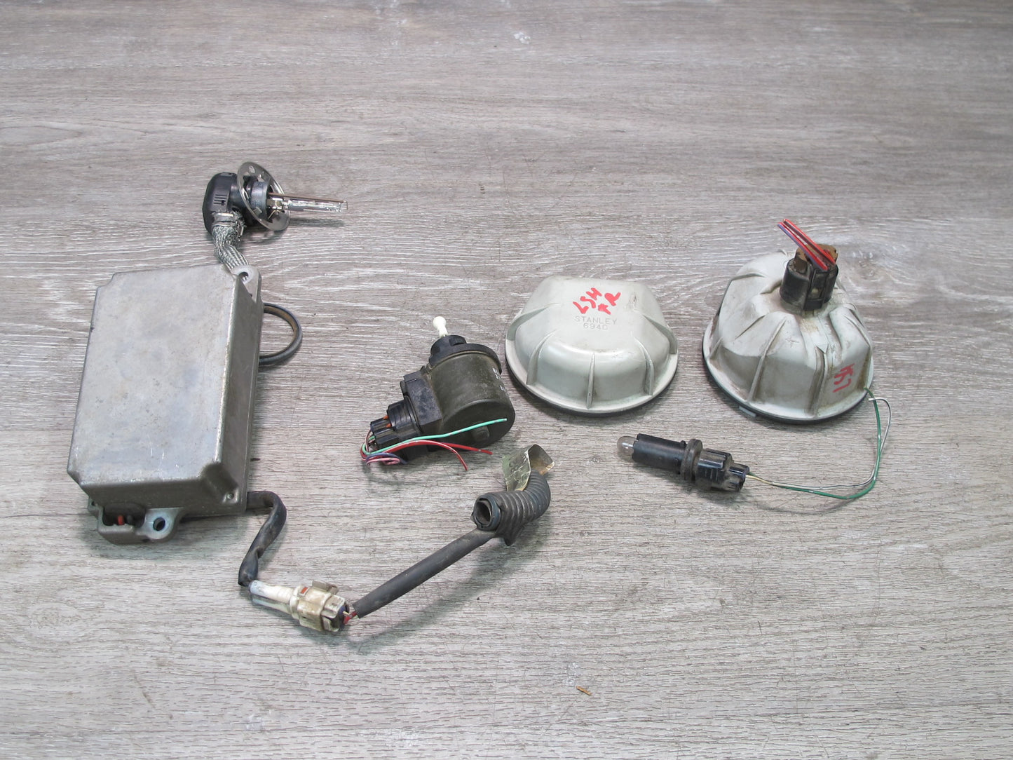 98-00 Lexus LS400 Right Xenon Headlight Module w Adjuster & Bulb Cover Set OEM
