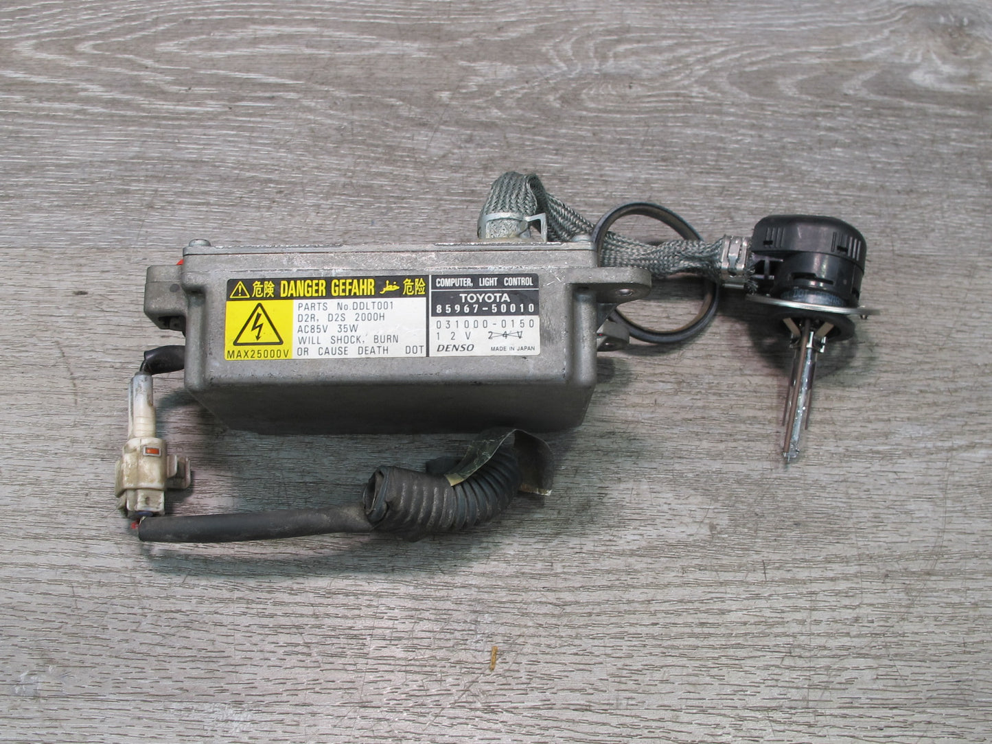 98-00 Lexus LS400 Right Xenon Headlight Module w Adjuster & Bulb Cover Set OEM