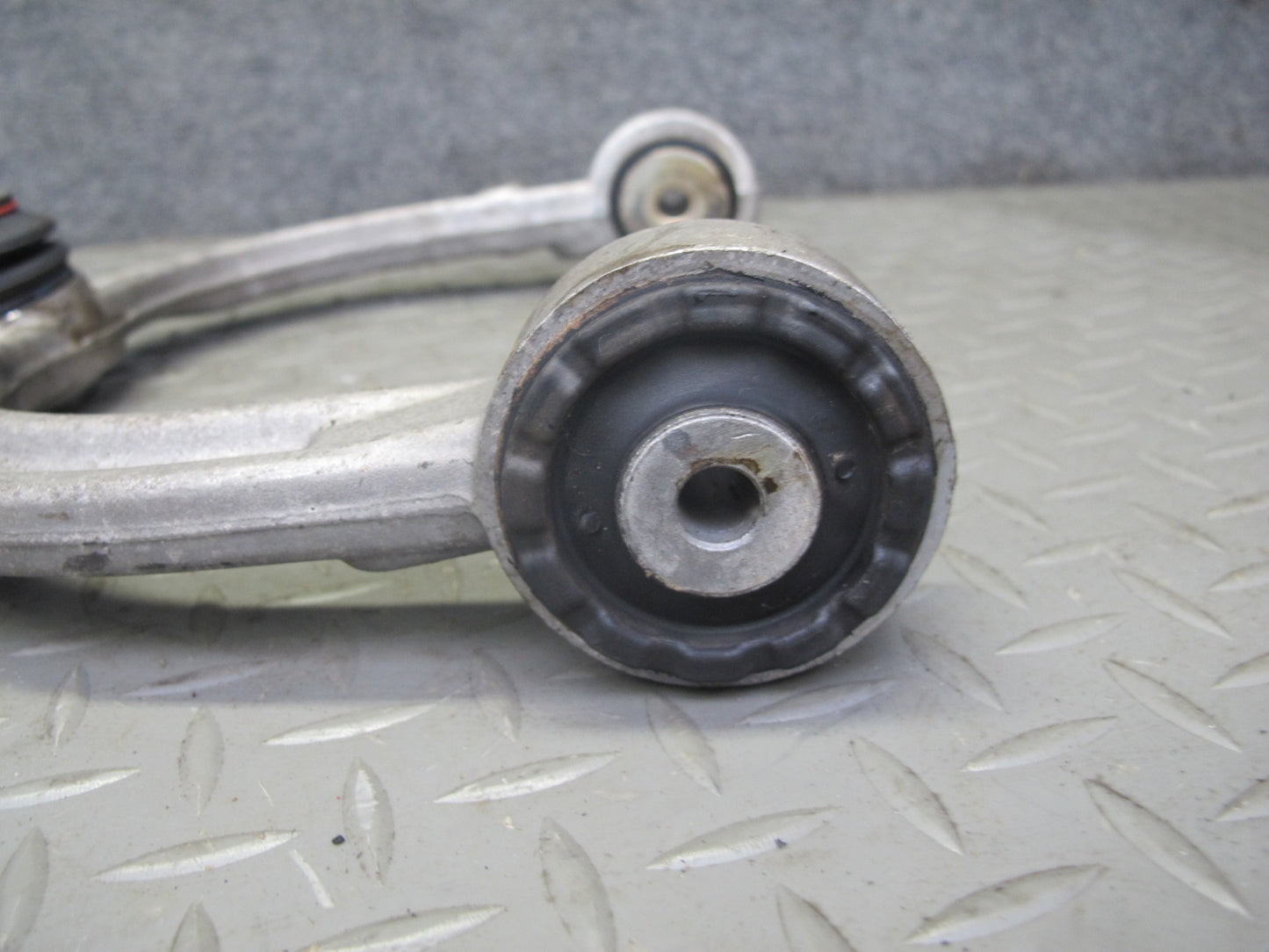 06-11 Mercedes W164 ML350 ML63 AWD Front Left & Right Upper Control Arm Set OEM