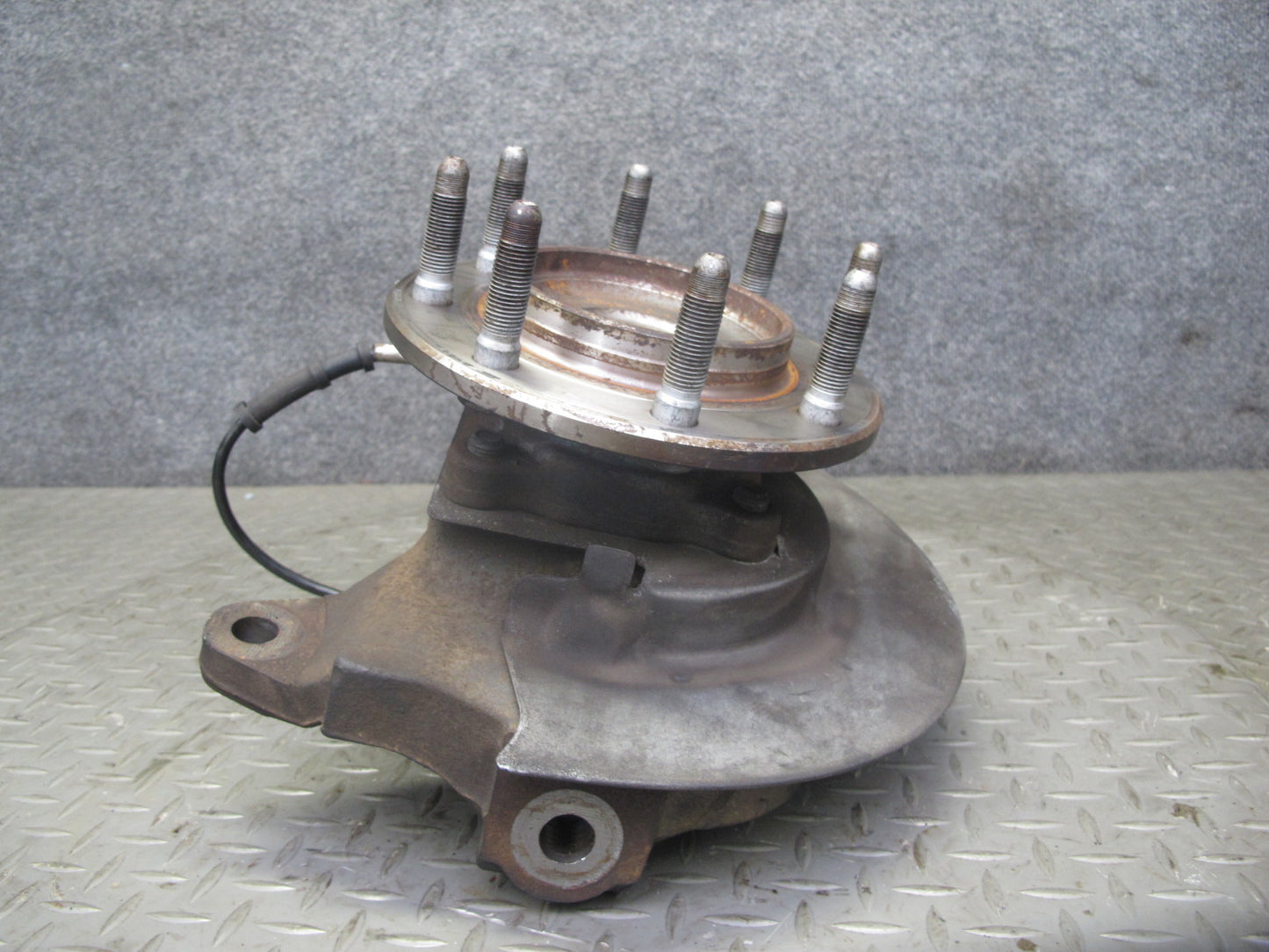 2003-2007 Hummer H2 Front Right Passenger Side Spindle Knuckle Wheel Hub