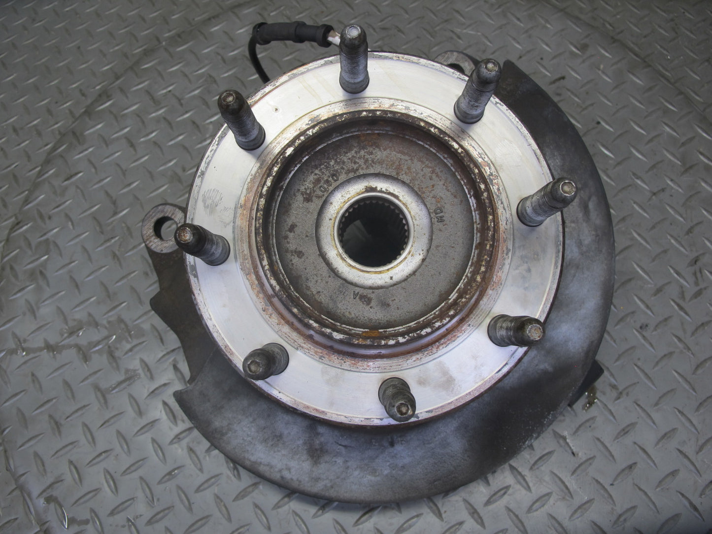 2003-2007 Hummer H2 Front Right Passenger Side Spindle Knuckle Wheel Hub