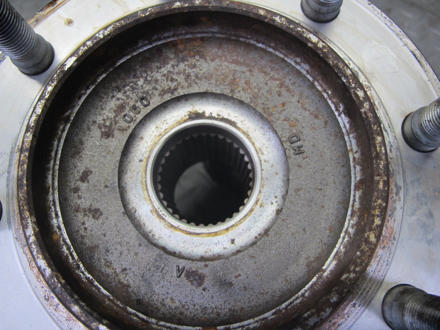2003-2007 Hummer H2 Front Right Passenger Side Spindle Knuckle Wheel Hub