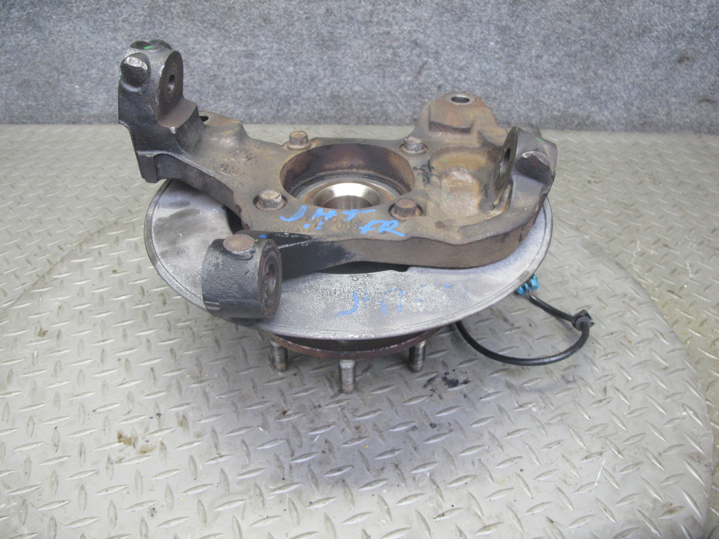 2003-2007 Hummer H2 Front Right Passenger Side Spindle Knuckle Wheel Hub