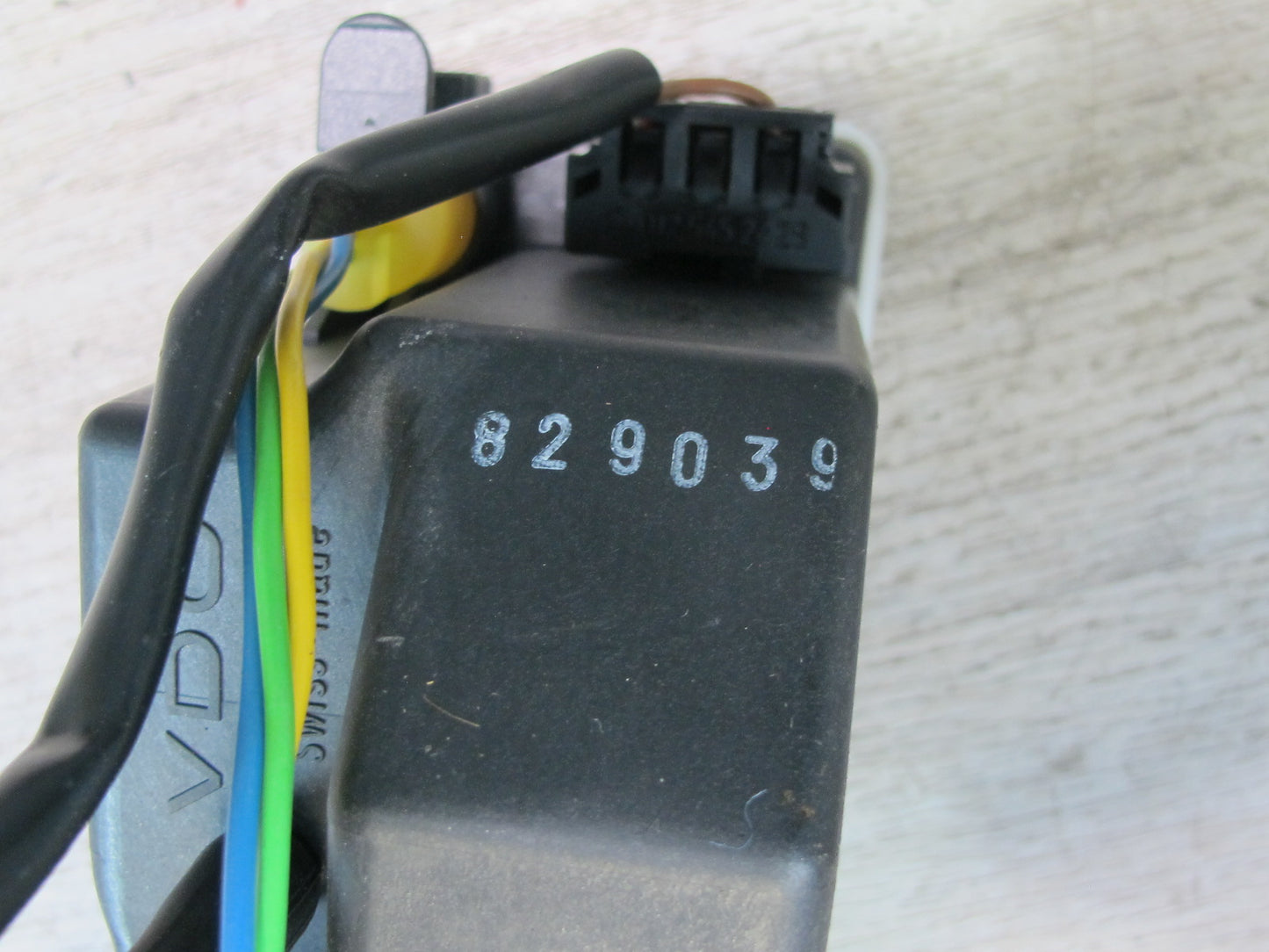 86-91 Mercedes W126 S-class Sedan Door Locking Vacuum Power Pump w Foam OEM