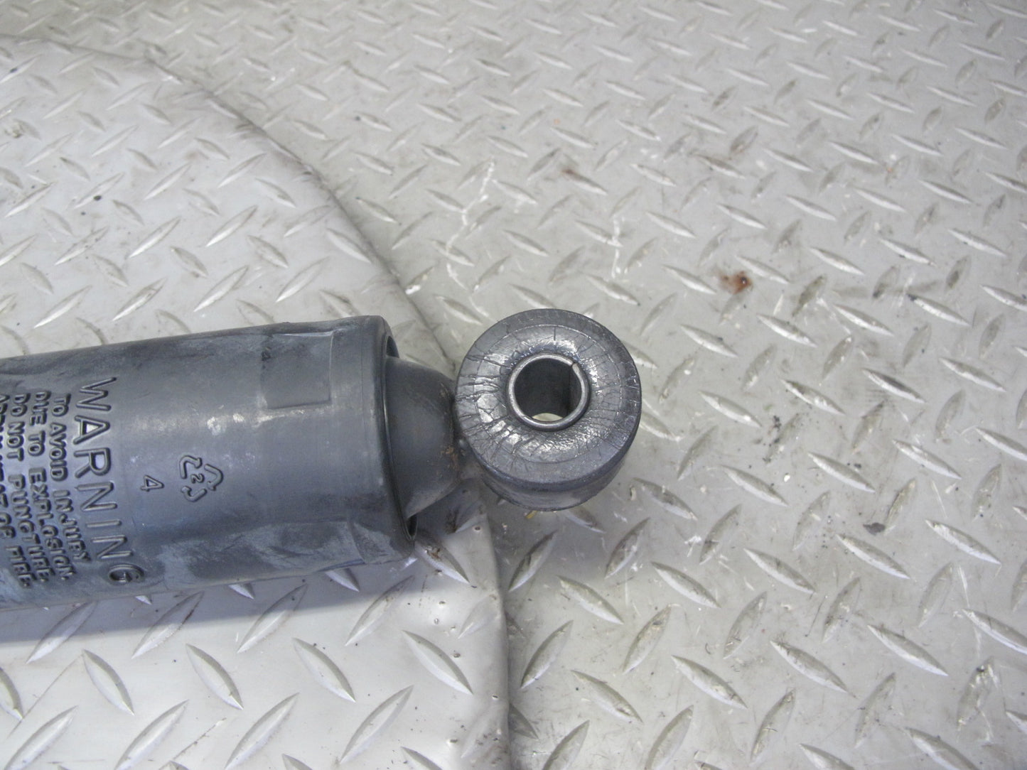 2003-2009 Hummer H2 Rear Left & Right Side Strut Shock Absorber Set of 2
