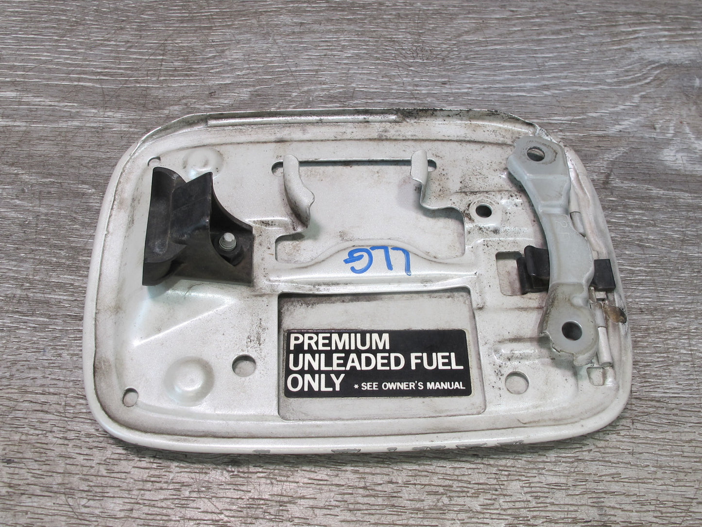98-05 Lexus GS400 GS430 GS300 JZS160L Fuel Tank Filler Door Lid Cover OEM