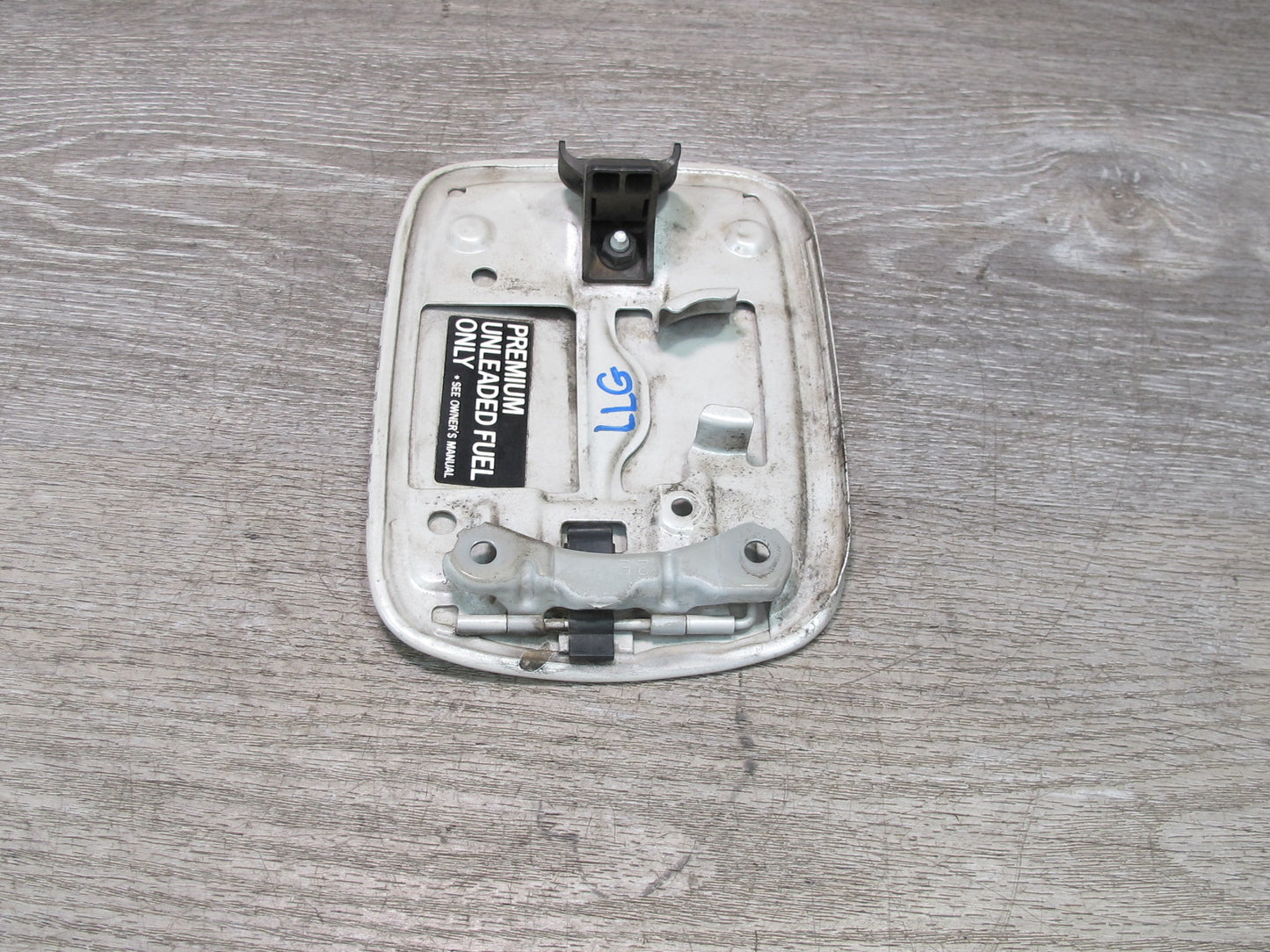 98-05 Lexus GS400 GS430 GS300 JZS160L Fuel Tank Filler Door Lid Cover OEM