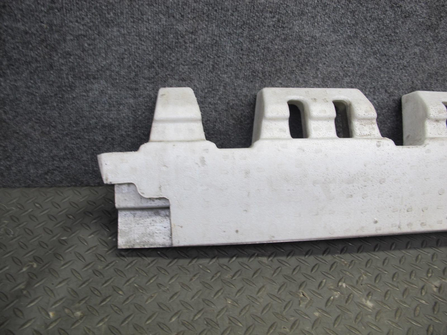 01-05 Lexus IS300 JCE10L Sedan Rear Bumper Impact Reinforcement Bar w Foam OEM