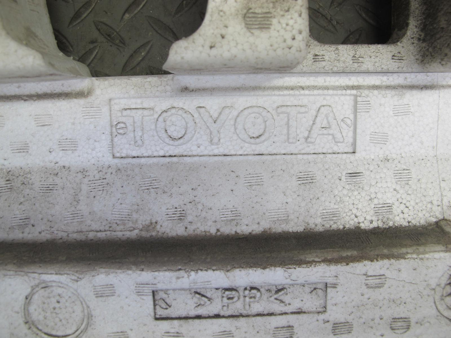 01-05 Lexus IS300 JCE10L Sedan Rear Bumper Impact Reinforcement Bar w Foam OEM