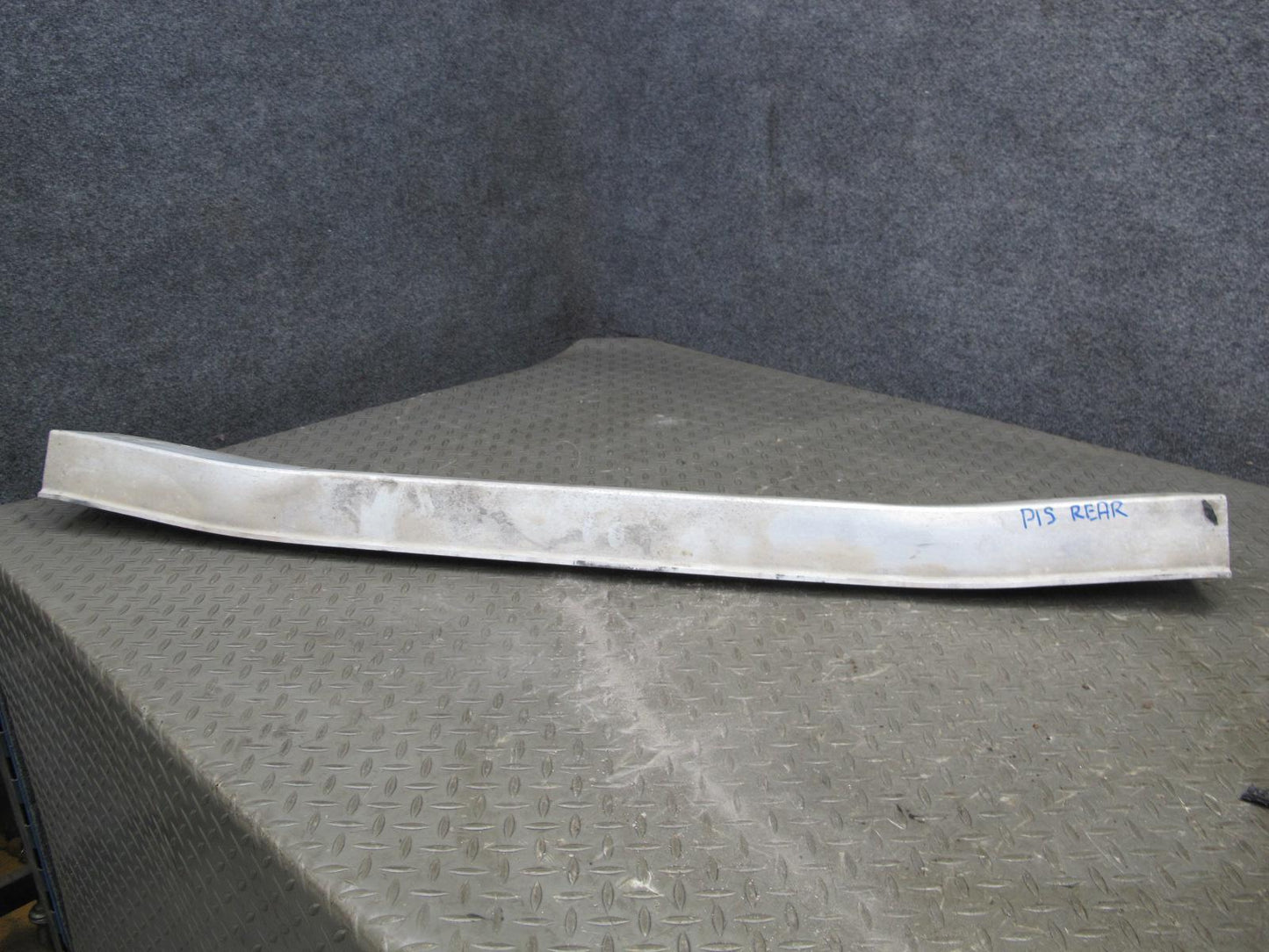 01-05 Lexus IS300 JCE10L Sedan Rear Bumper Impact Reinforcement Bar w Foam OEM