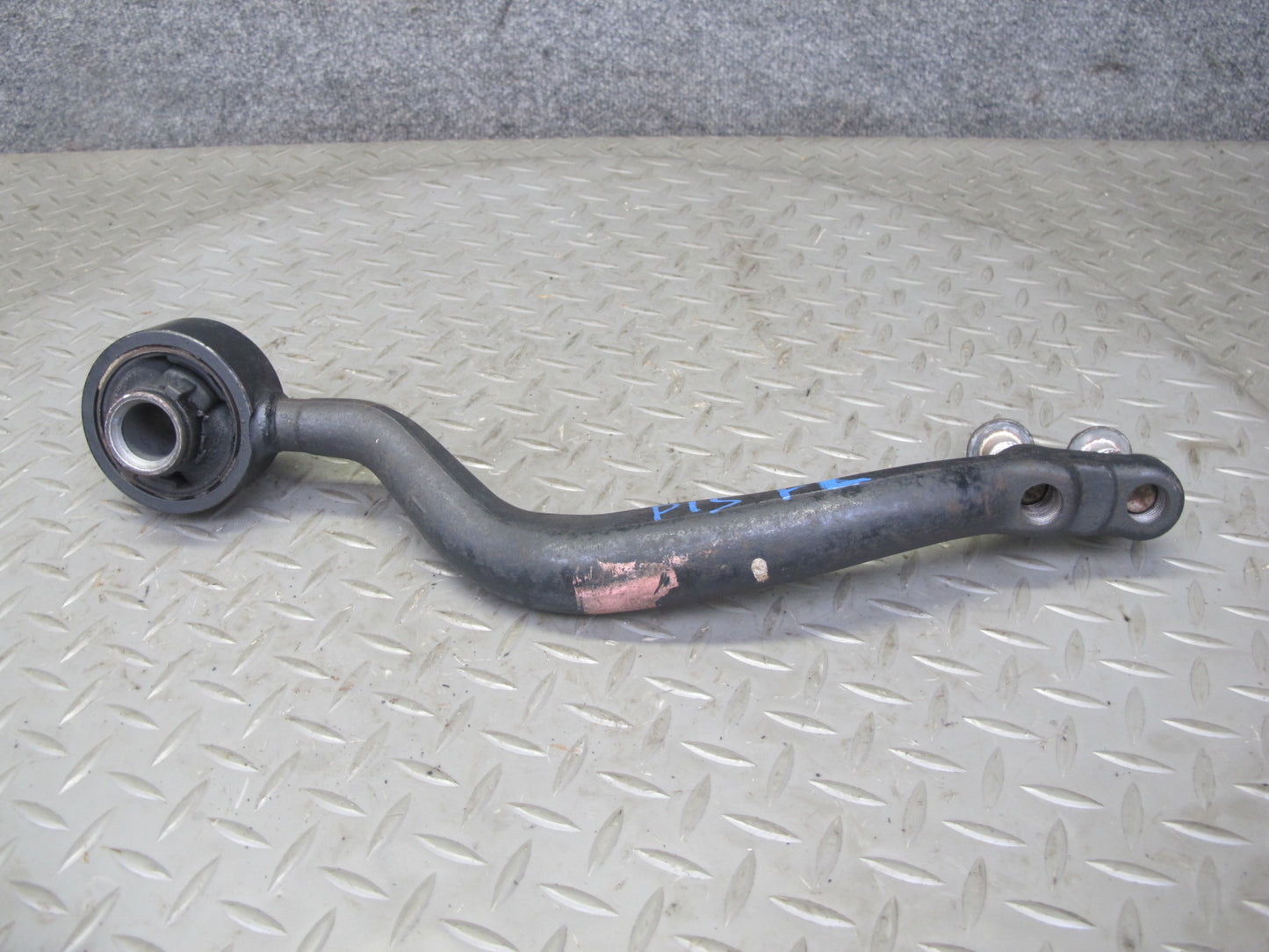 01-05 Lexus JCE10L IS300 Set of 2 Front Left Suspension Lower Control Arm OEM