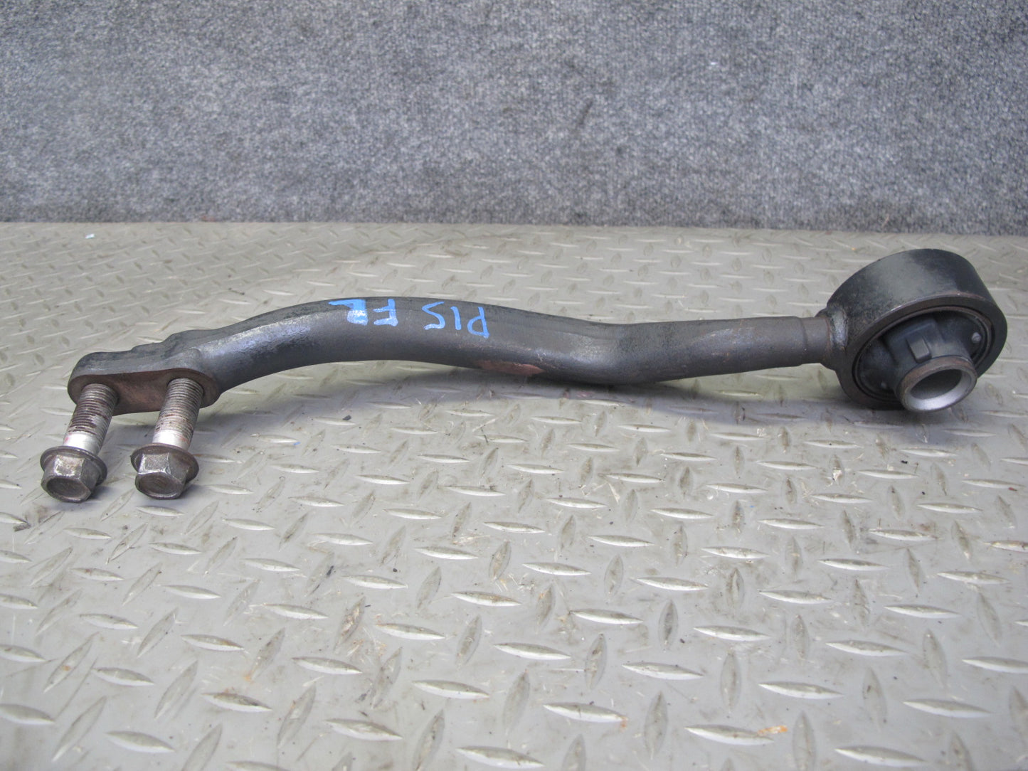 01-05 Lexus JCE10L IS300 Set of 2 Front Left Suspension Lower Control Arm OEM