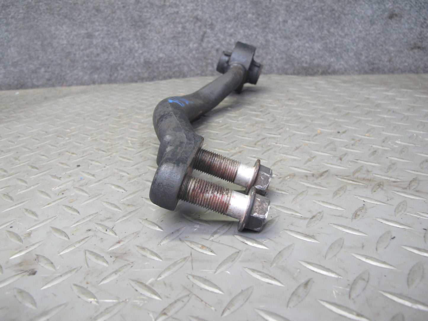 01-05 Lexus JCE10L IS300 Set of 2 Front Left Suspension Lower Control Arm OEM