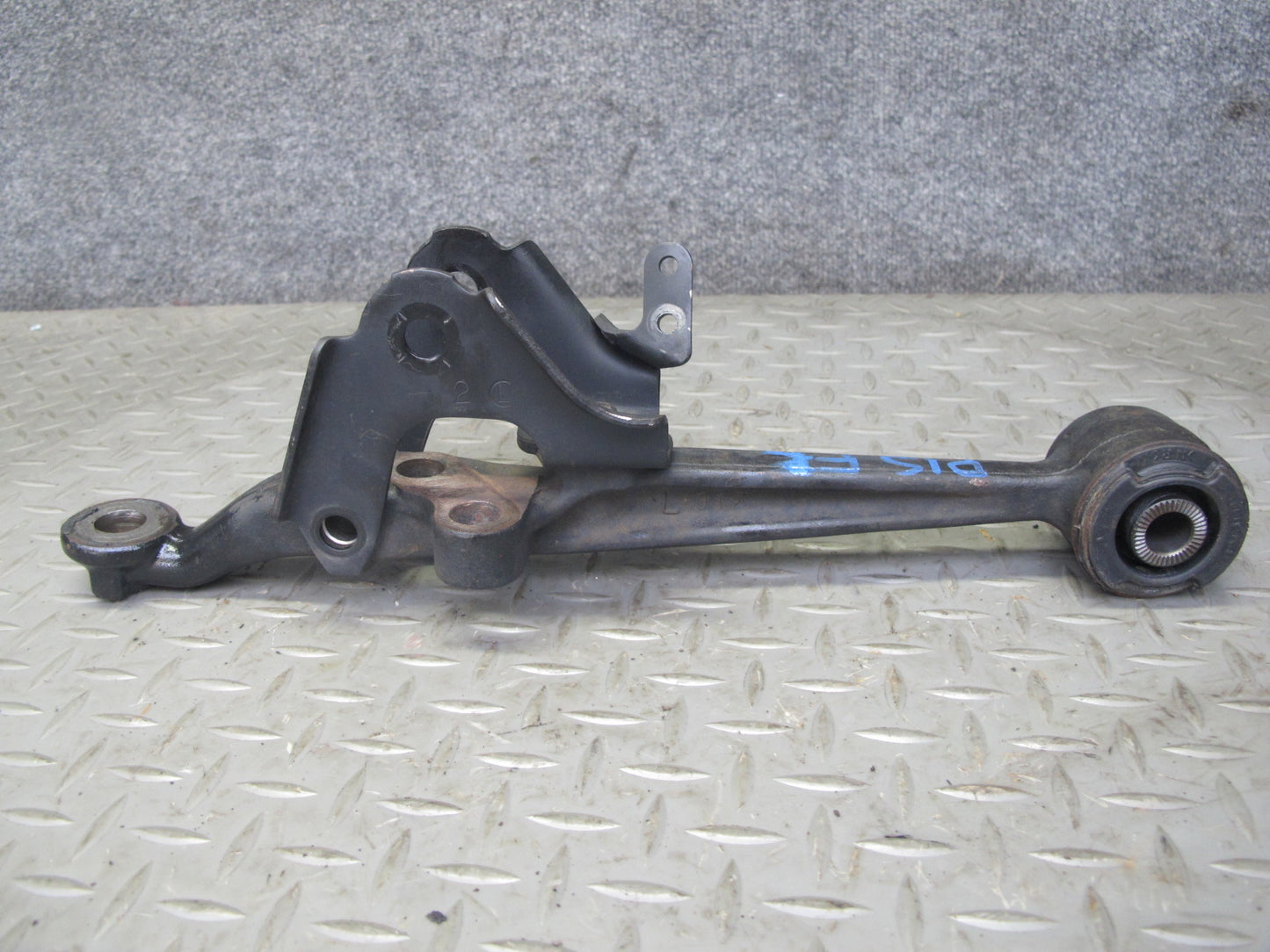 01-05 Lexus JCE10L IS300 Set of 2 Front Left Suspension Lower Control Arm OEM