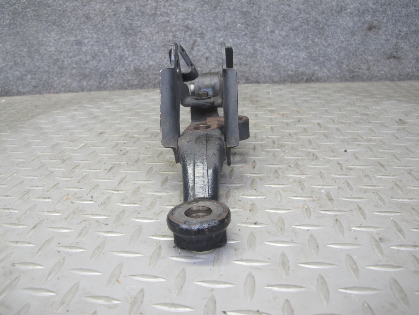 01-05 Lexus JCE10L IS300 Set of 2 Front Left Suspension Lower Control Arm OEM