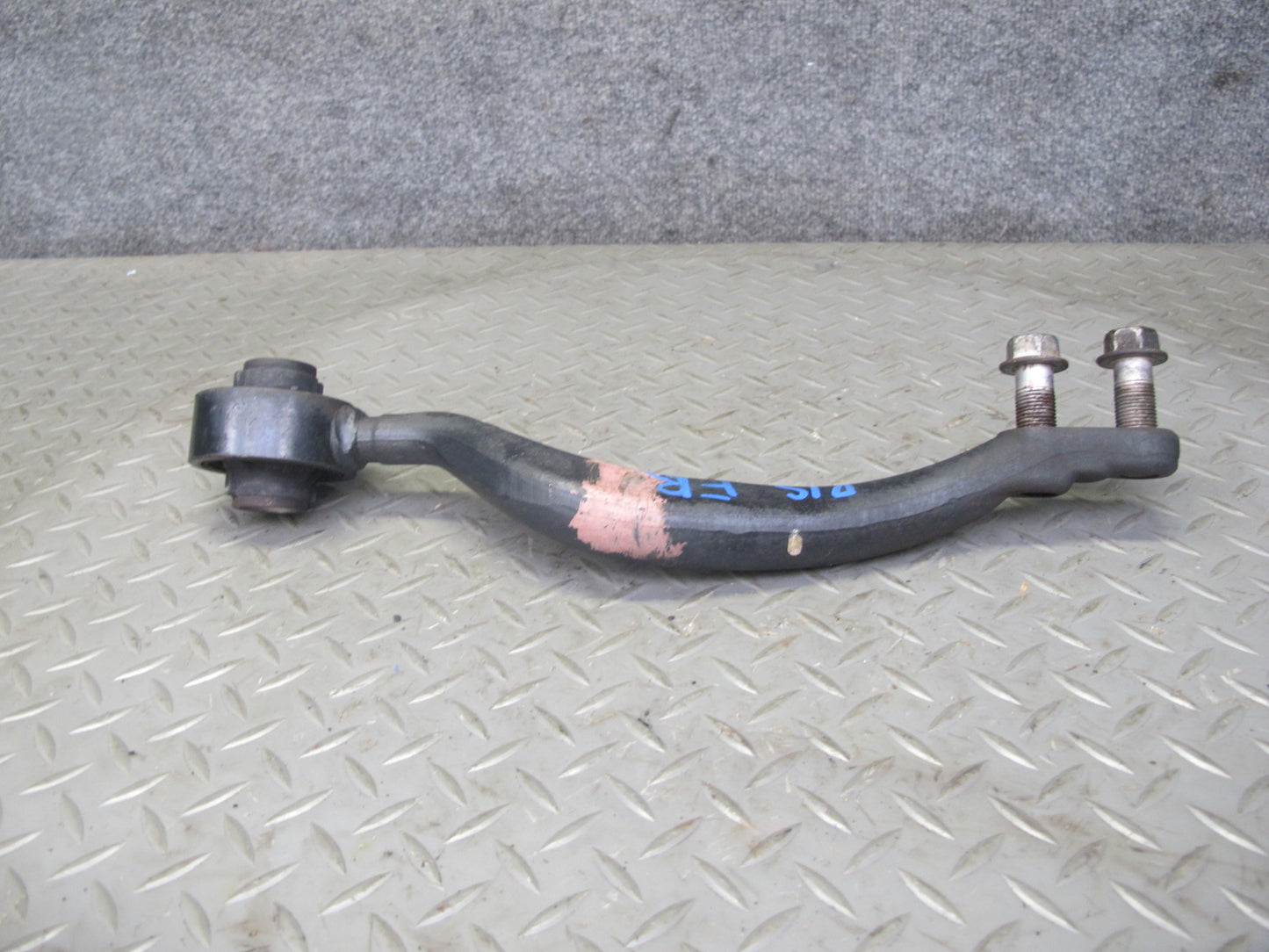 01-05 Lexus JCE10L IS300 Set of 2 Front Right Suspension Lower Control Arm OEM