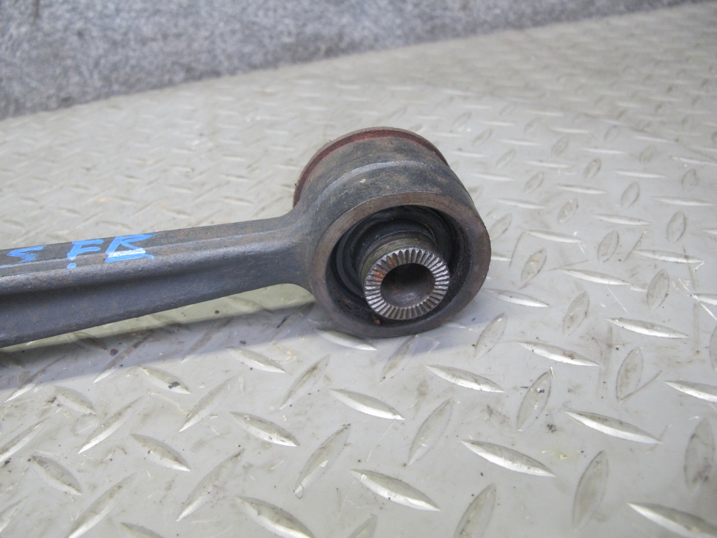 01-05 Lexus JCE10L IS300 Set of 2 Front Right Suspension Lower Control Arm OEM