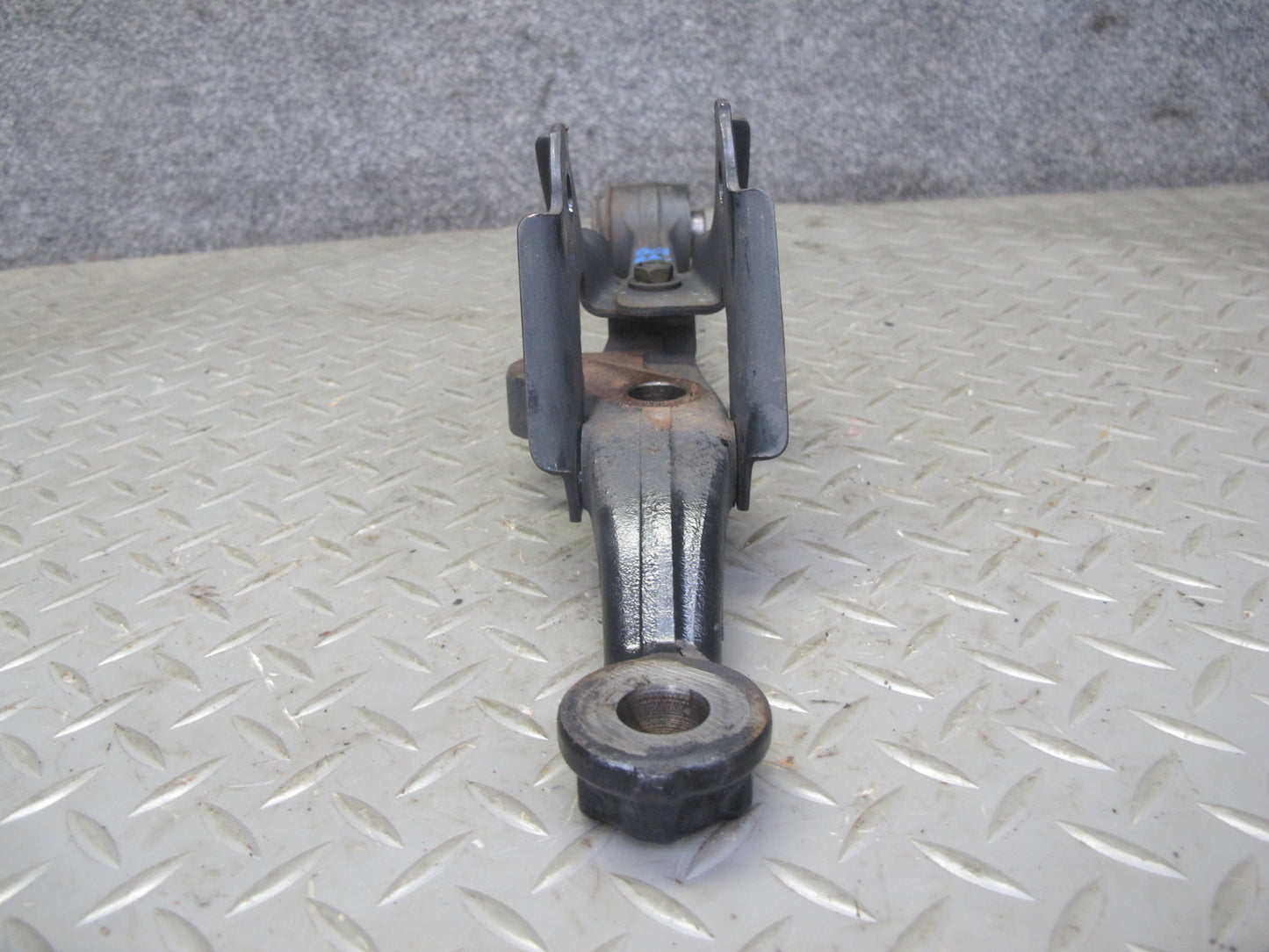01-05 Lexus JCE10L IS300 Set of 2 Front Right Suspension Lower Control Arm OEM