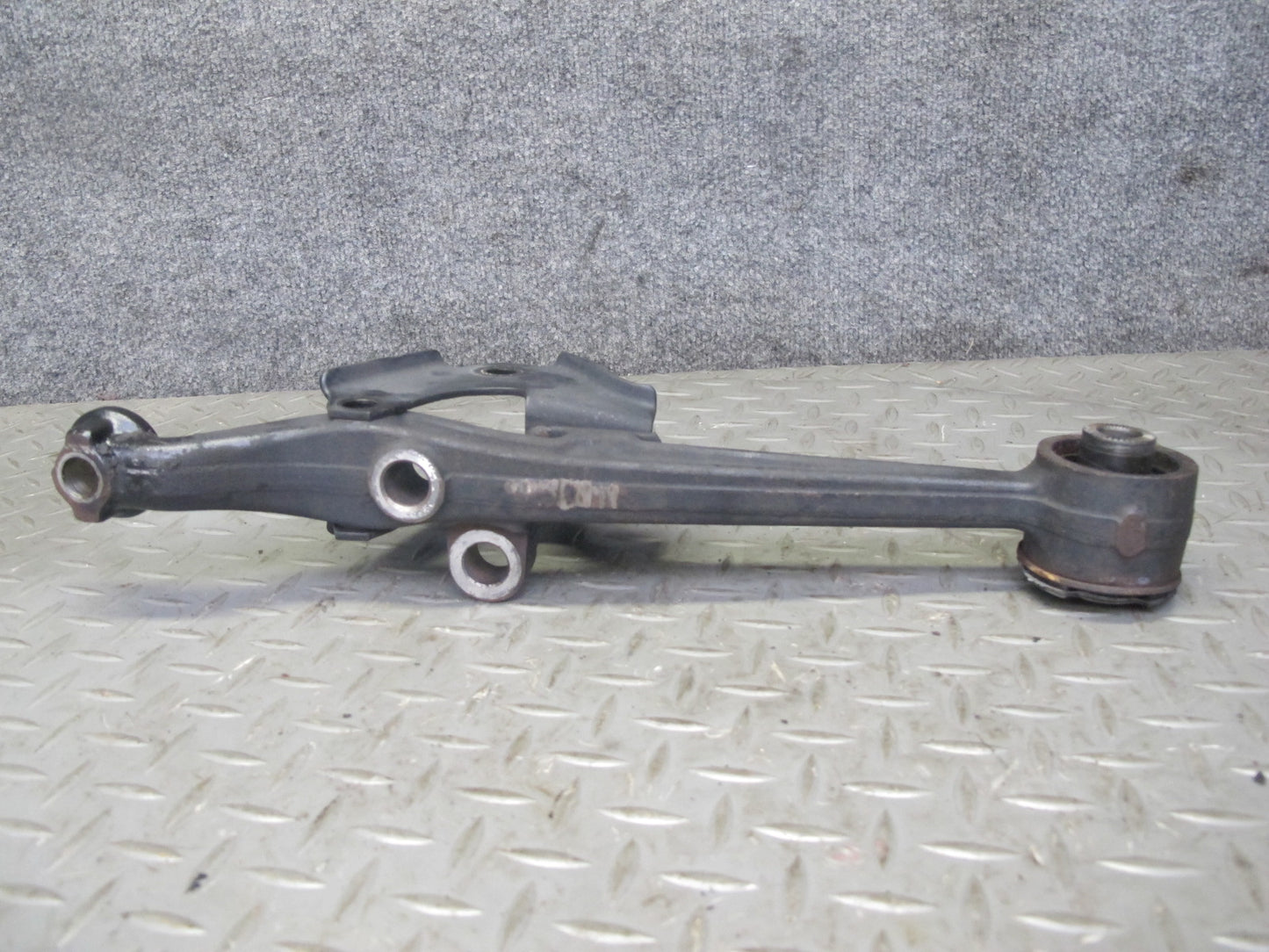 01-05 Lexus JCE10L IS300 Set of 2 Front Right Suspension Lower Control Arm OEM