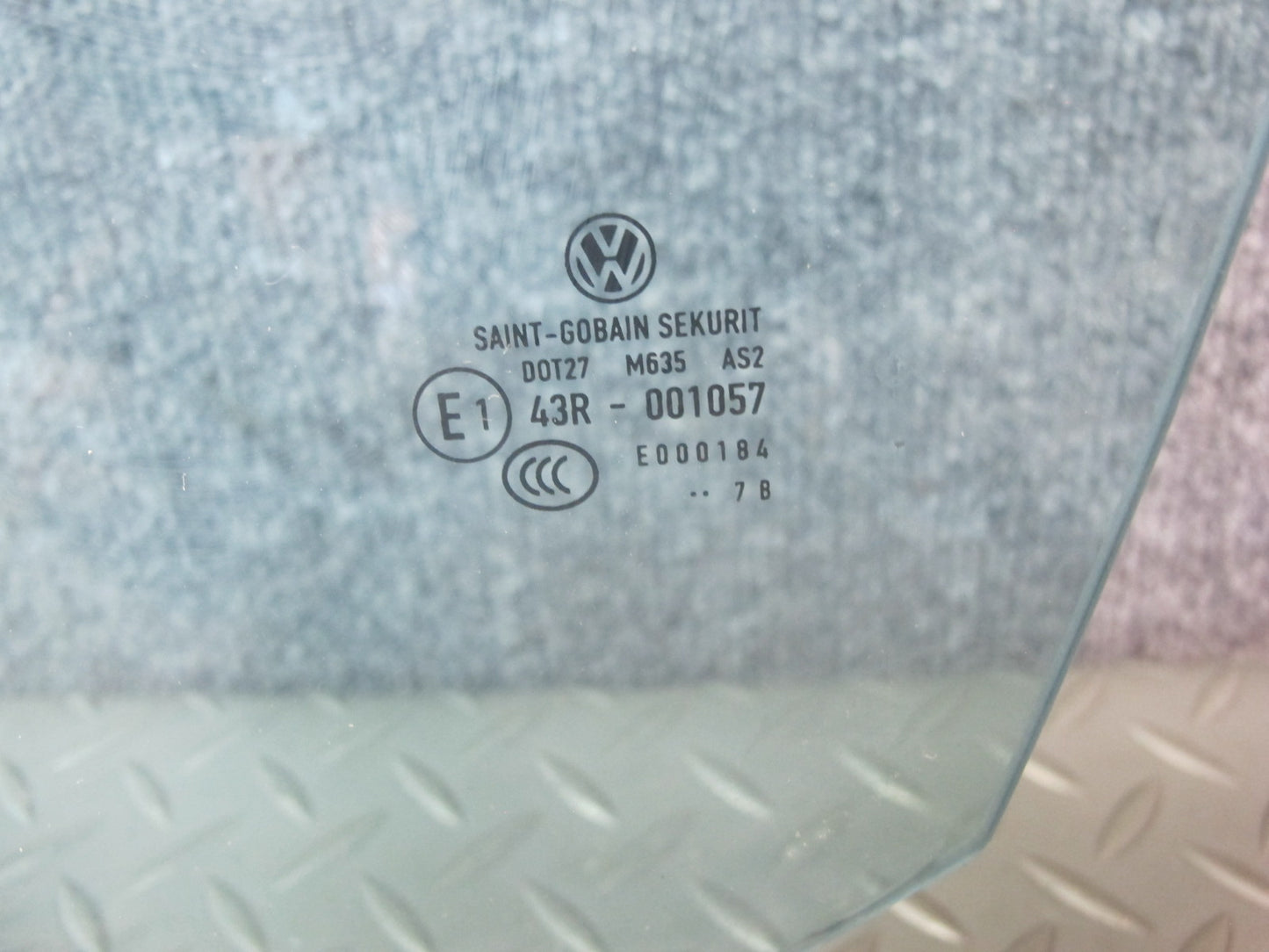 06-09 VW Golf MK5 R32 GTI Rabbit 2-DR Front Left Driver Door Glass Window OEM