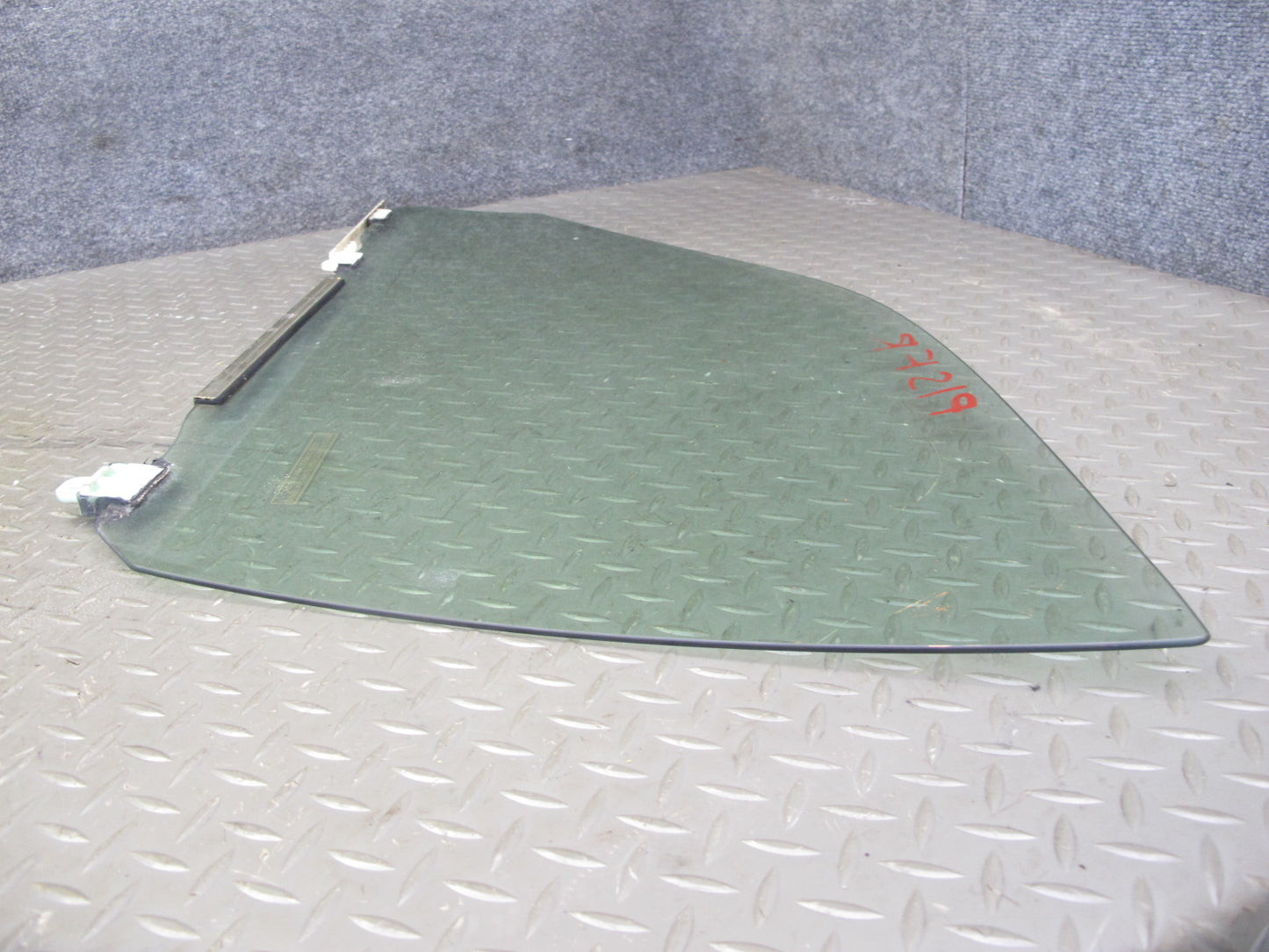 04-05 Lexus JCE10L IS300 Front Right Passenger Door Glass Window OEM