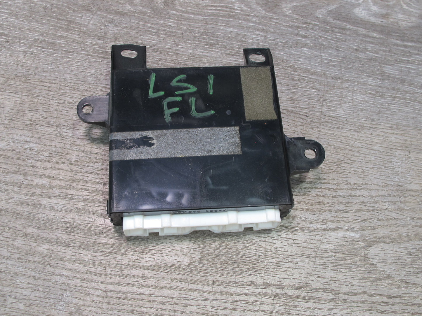 95-97 Lexus LS400 UCF20L Front Left Driver Door Control Module 89222-50010 OEM